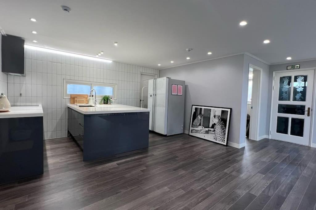 Hongdae 3Bedroom Apartment #14 Сеул Экстерьер фото