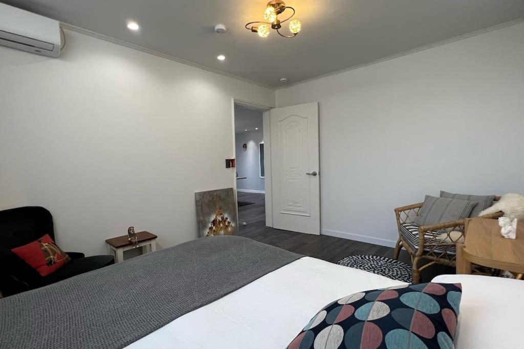 Hongdae 3Bedroom Apartment #14 Сеул Экстерьер фото