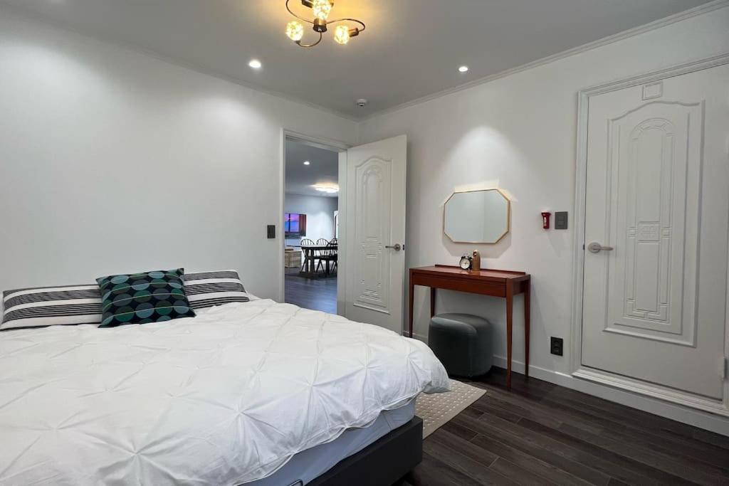 Hongdae 3Bedroom Apartment #14 Сеул Экстерьер фото